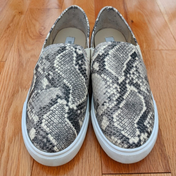 Steve Madden Snakeskin Slip on Loafers - Picture 4 of 10